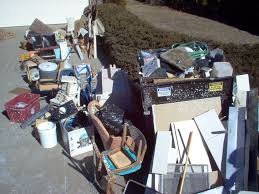 Make Your Job Of Junk Removal With The Best Junk Removal Service Available In Your Place